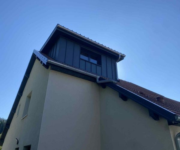 Création de deux avancées de toit