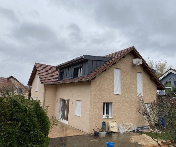 Création avancée de toit avec bardage joint debout