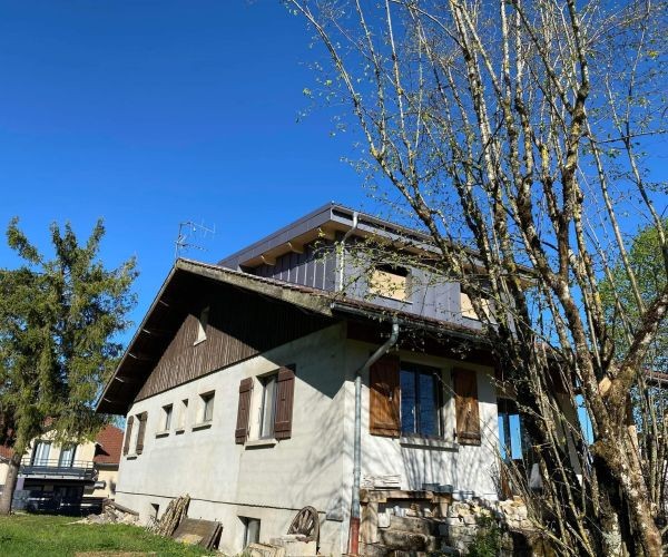 Avancée de toit bardage métallique